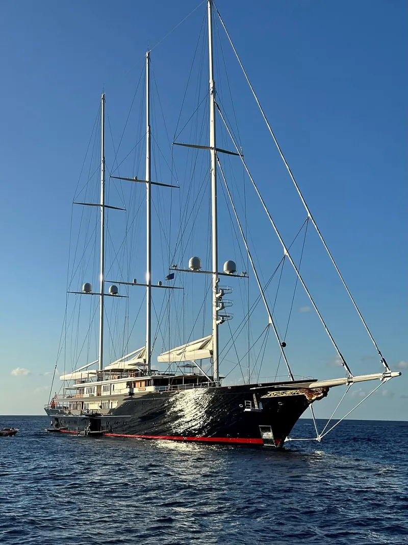 Do convés à linha de largada: a semana de regata que começa em um hidravião particular